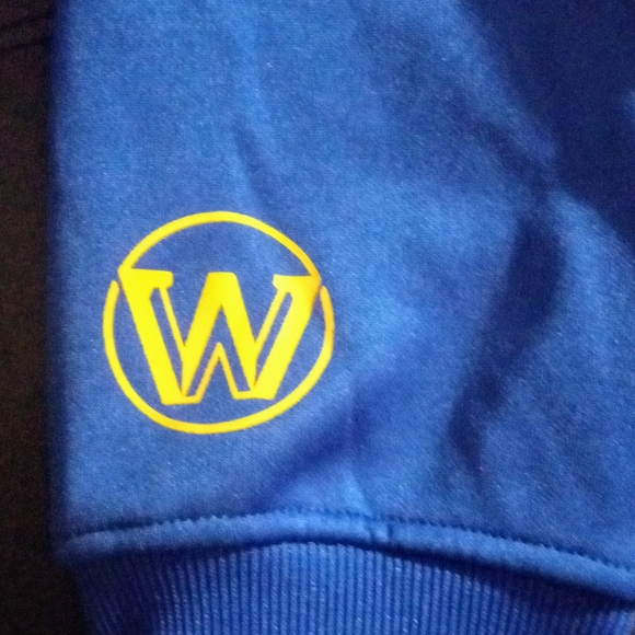 Golden State warriors sweater the sizes medium it's a hoodie color blue - Picture 8 of 10